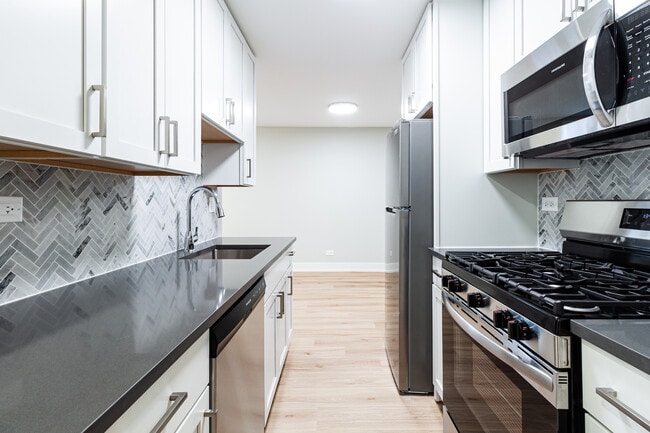 Photo - 520 W Aldine Ave