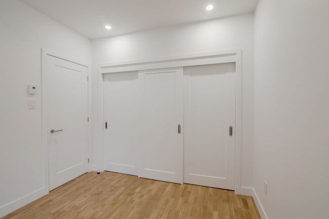 Photo - 2050 Av. Claremont Unit 19