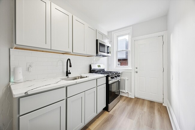 Photo - 5818 Addison St