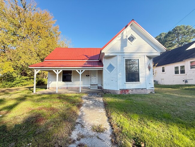Building Photo - 2-Bedroom, 1-Bath Home in a Prime Martin L...