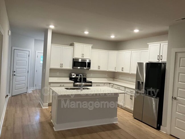 Photo - 132 Clift Farm Dr