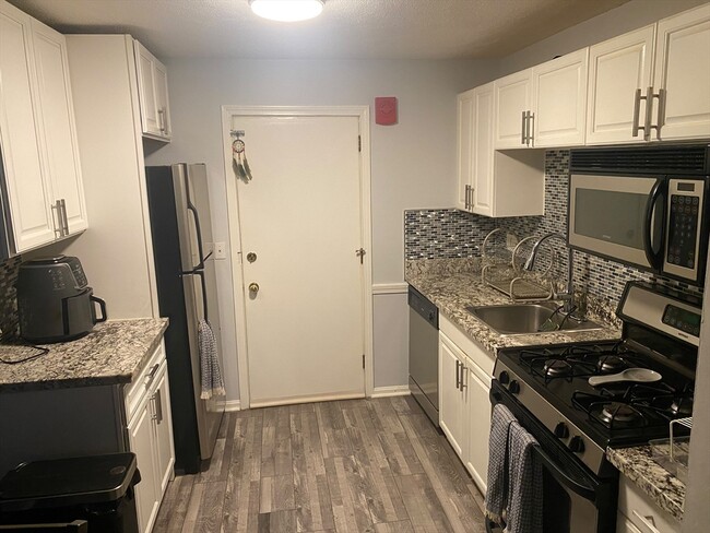 Building Photo - 70 Mudge St Unit 1