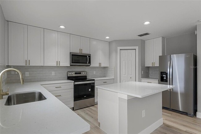 Photo - 13550 Laranja St