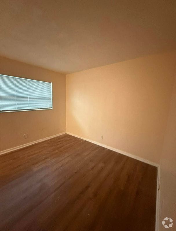Building Photo - 1028 NW 3rd Ave Rental