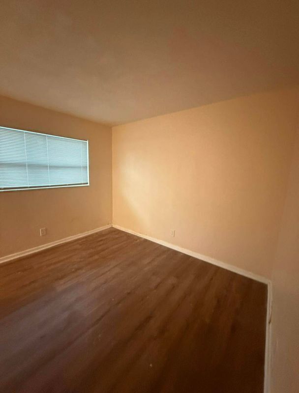 Building Photo - 1028 NW 3rd Ave Rental
