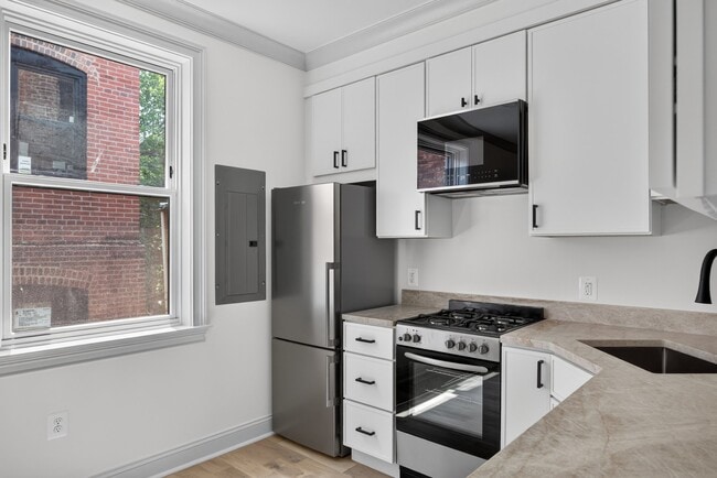 Photo - 311 East Capitol St SE Unidad #5