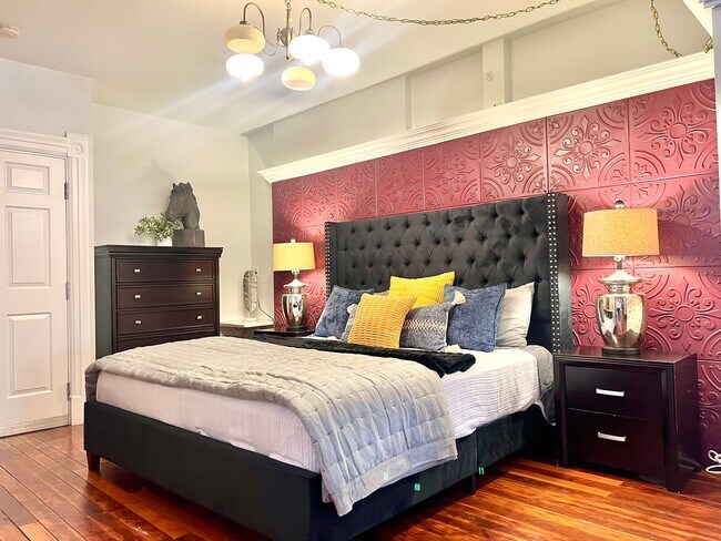 Photo - 814 Victorian Alley