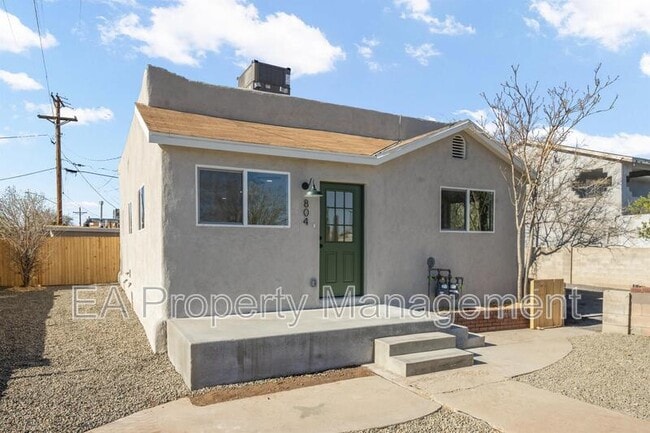 Photo - 804 Aztec Rd NW House