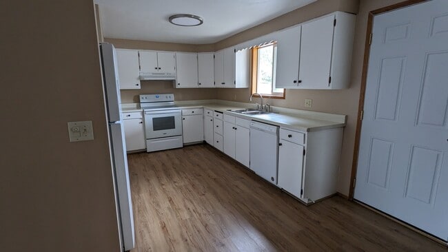 Kitchen - 1072 Mitchell Ave Unit D