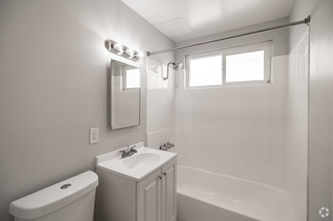 1BR 1BA - Bathroom