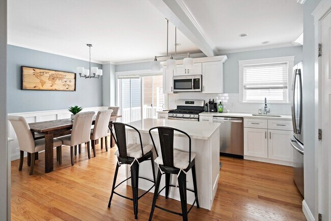 Building Photo - 182 E St