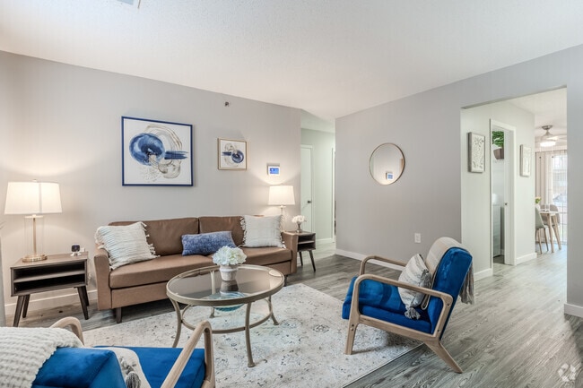 2BR, 2BA - 930SF - Living Room
