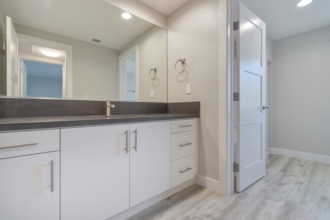 Photo - Bixby Hill Apartments