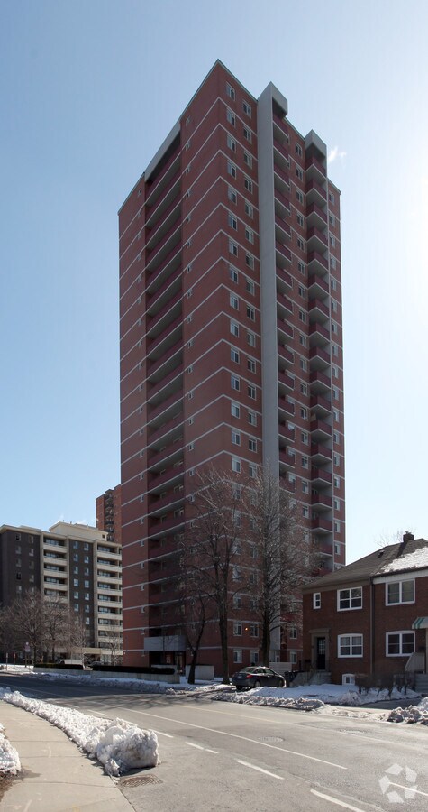 Primary Photo - 25 Cosburn Ave