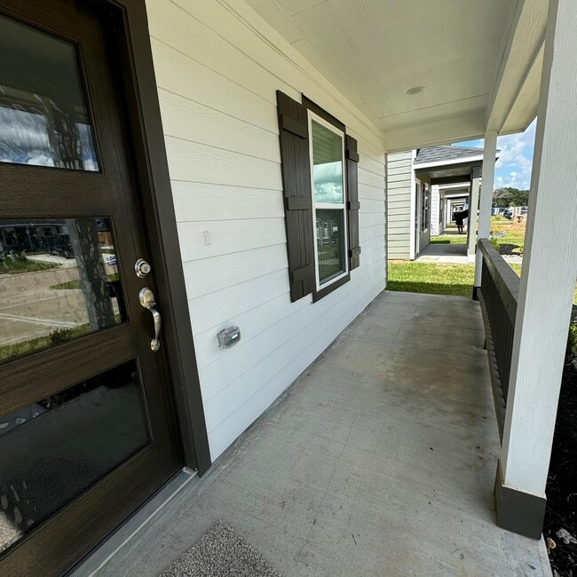 Building Photo - 16750 N Marie Vlg Dr