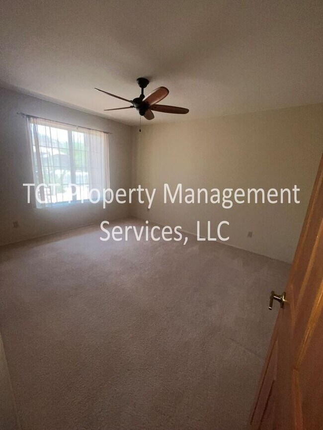 Photo - Beautiful 2 bedroom 55+ Community in Gold ...