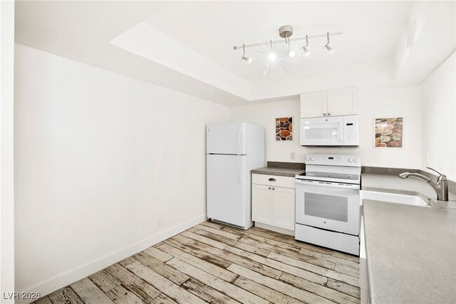 Photo - 3930 University Center Dr Unit 409