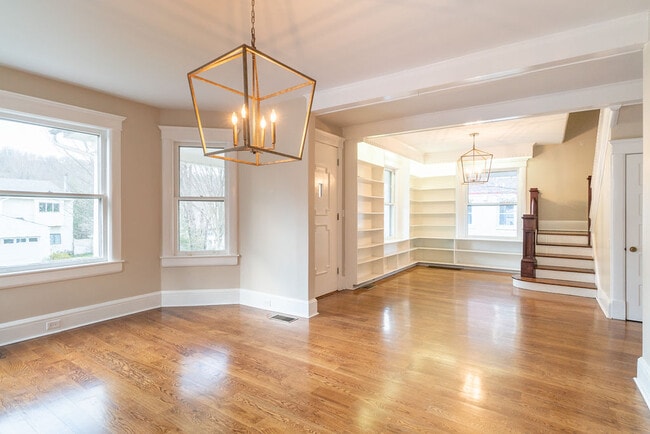 Photo - 221 E Burke St