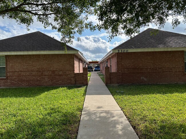 Building Photo - 2300 N Erica St