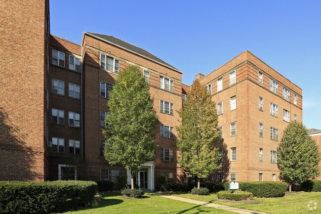 Country Club Apartments - Country Club Apartments
