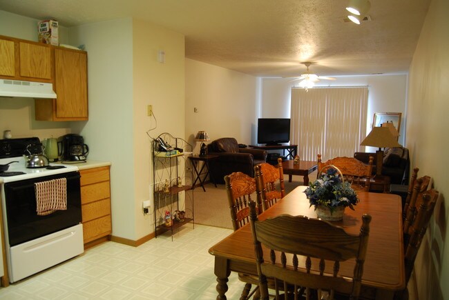 2B/1B Kitchen, Dining and Living Room
