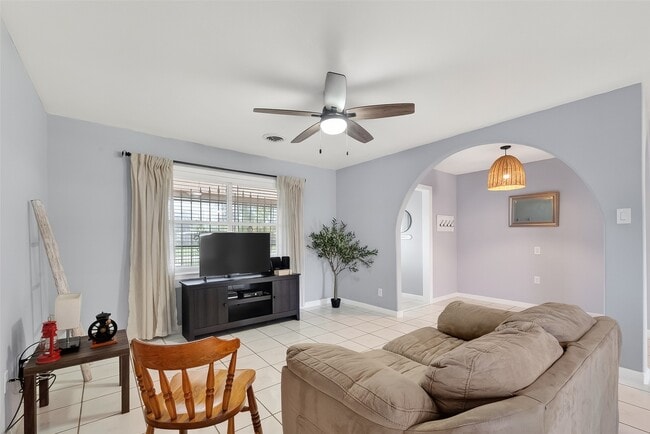 Photo - 16415 1st St