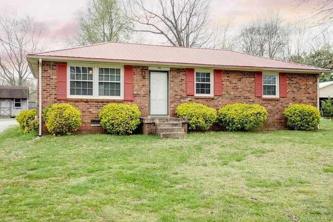 Building Photo - 121 Highland Dr Rental