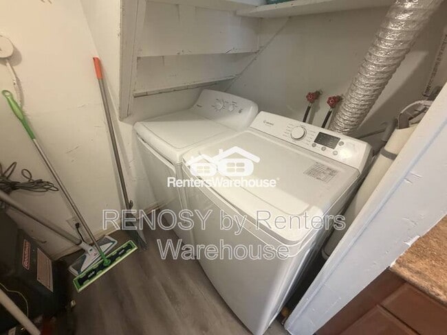 Photo - 2067 Larkhall Rd