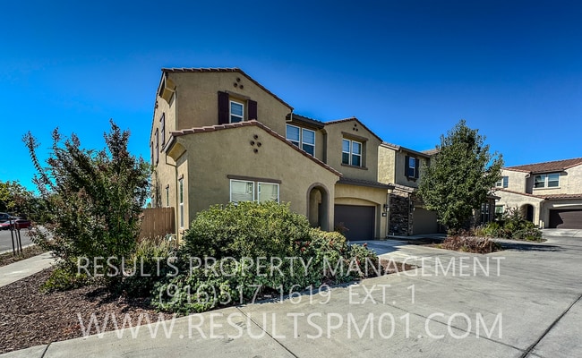 Building Photo - Lovely upgraded Four bedroom w Loft