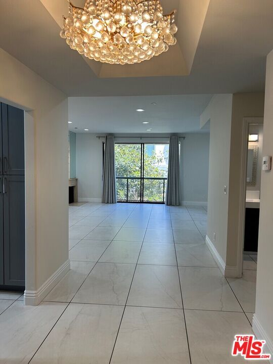 Building Photo - 125 N Gale Dr Unit 203