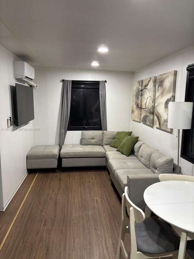 Photo - 5511 Woodland Ln