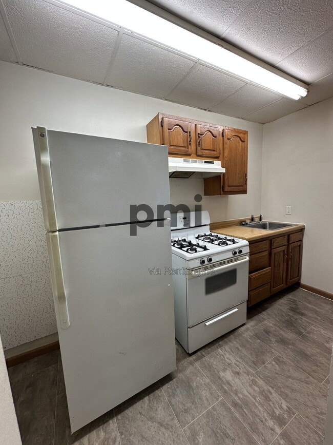 2 E Jefferson Ave