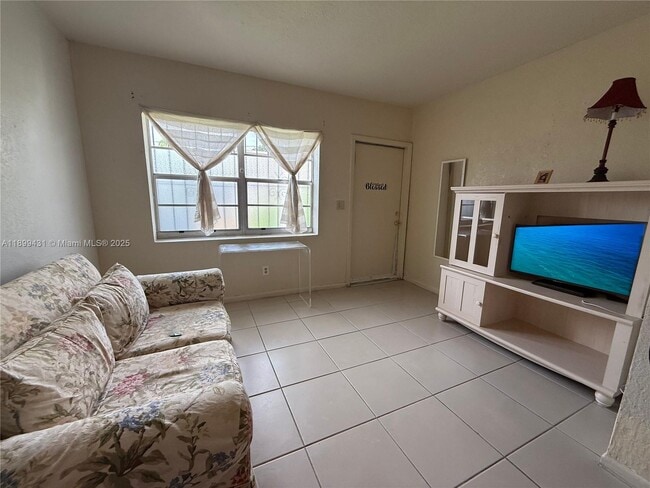 Photo - 3220 NW 47th St Unidad B