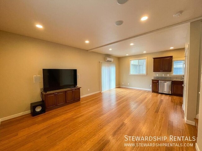 Photo - 1752 Mill St