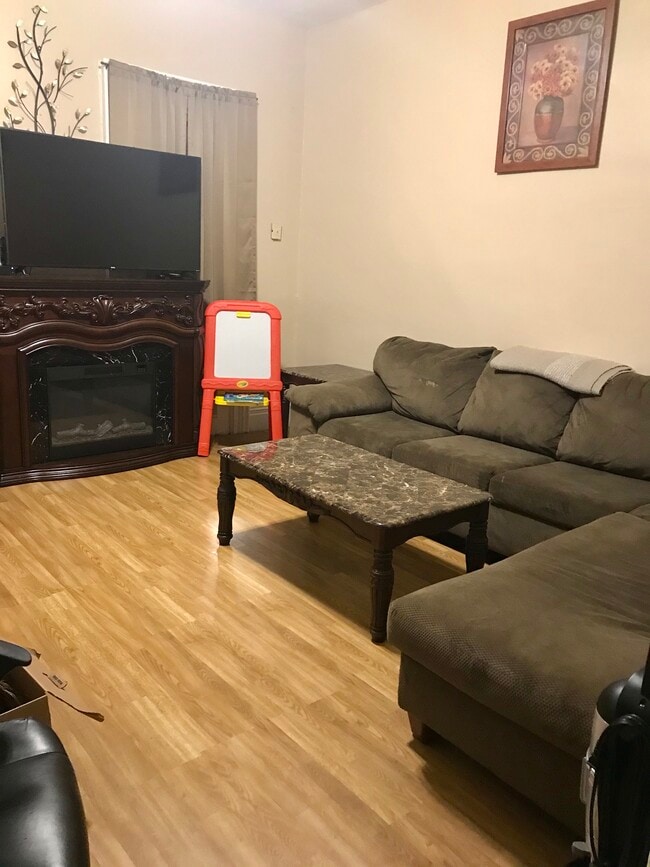 Photo - 422 W Dominick St Unit 1