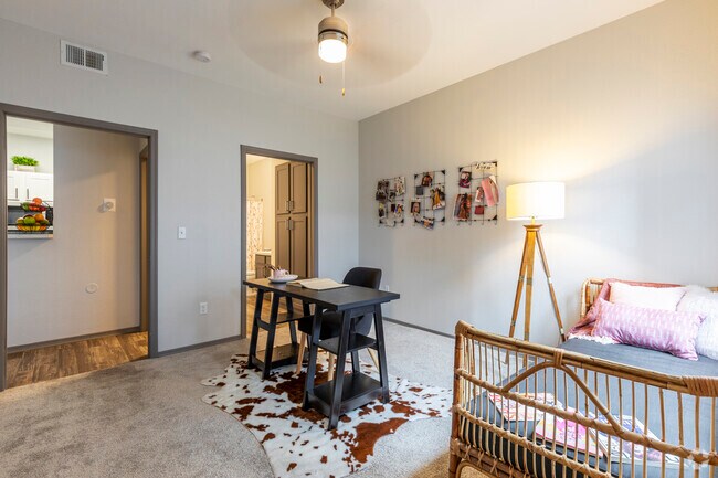 2BR, 2BA - 1096