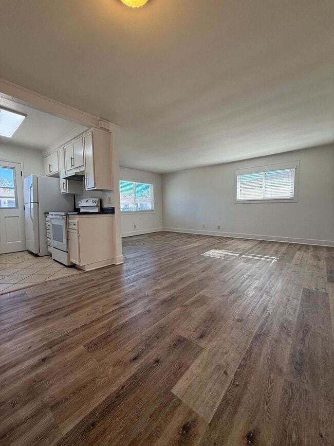 Building Photo - Spacious Living in the Heart of Ventura