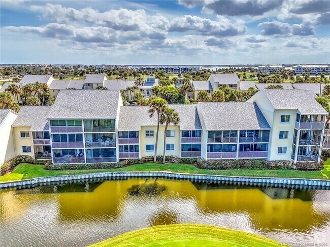 Building Photo - 5537 NE Gulfstream Way Unit 5537 Rental