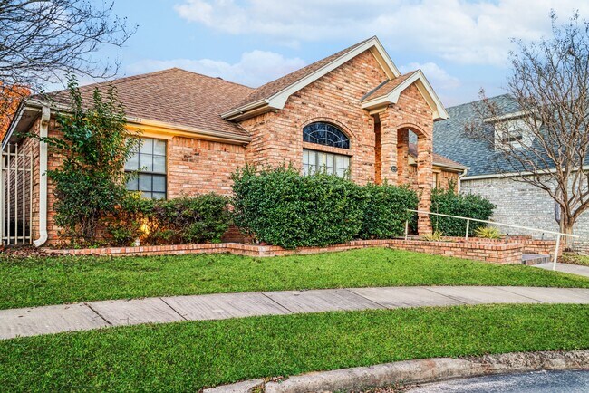 Photo - 4115 Primrose Ln