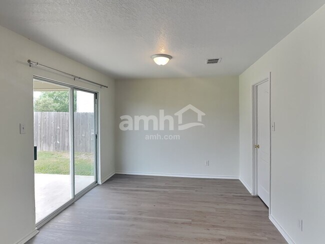 Photo - 629 Northhill Cir
