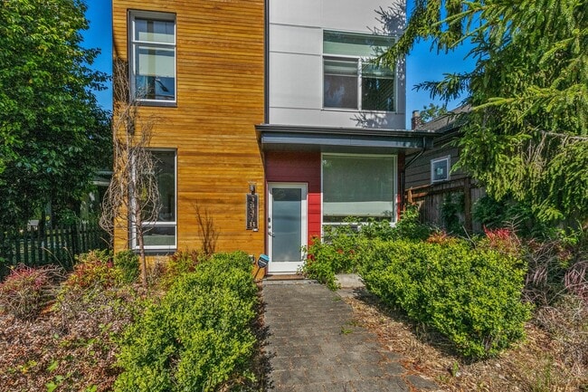 Photo - 3bd/1.75ba Seattle Townhome