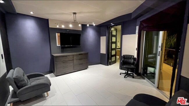 Photo - 6425 Weidlake Dr