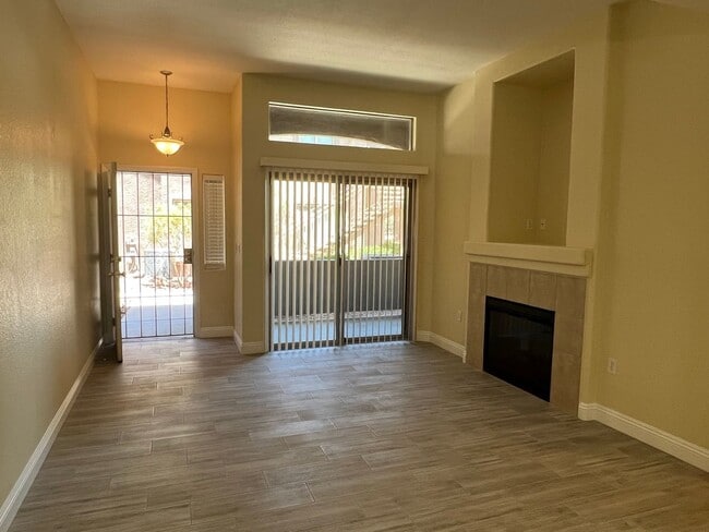 Building Photo - Gorgeous 3 Bedroom, 2 Bath in Silverado Ranch Rental