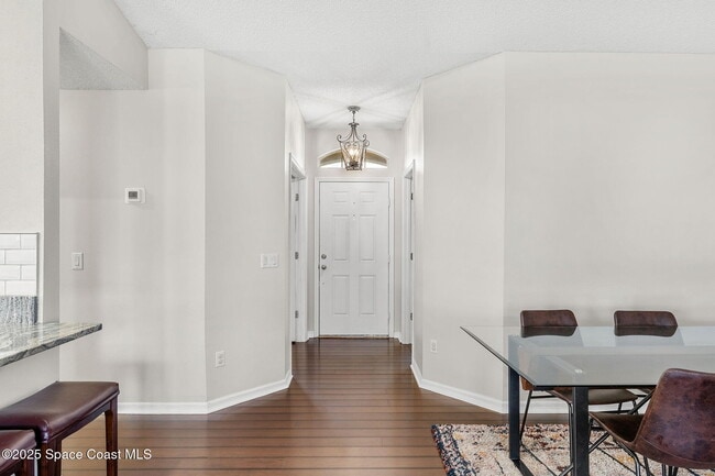 Photo - 413 Grenadier Ave NW