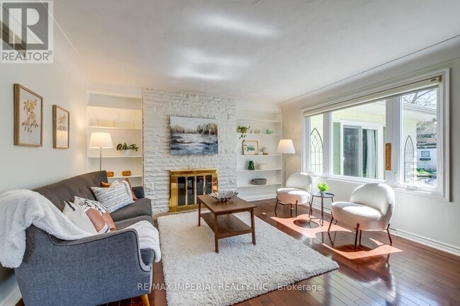 Photo - 2048 Devon Rd