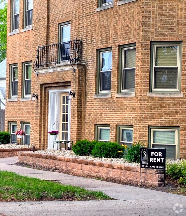 Building Photo - Brownstone Flats Unit 3 Rental