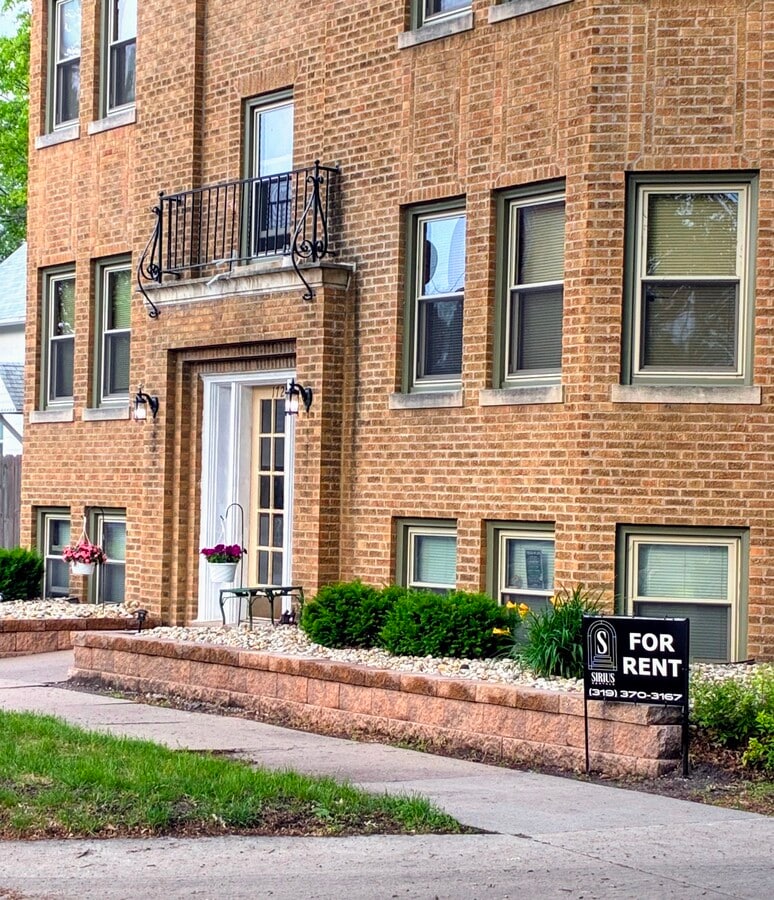 Brownstone Flats - Brownstone Flats Condo Unit 3