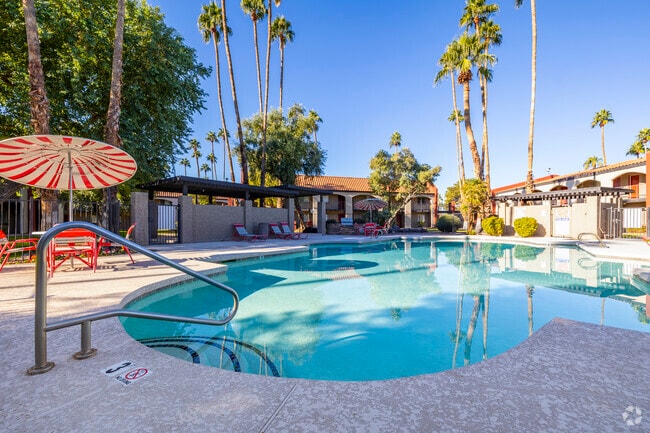 Sparkling, Resort-Style Pool - Grandes Cortes