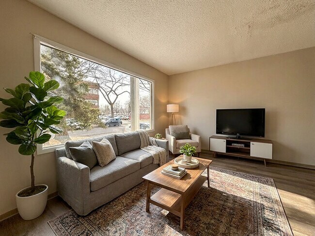 Photo - 14210-14103 103 Ave NW