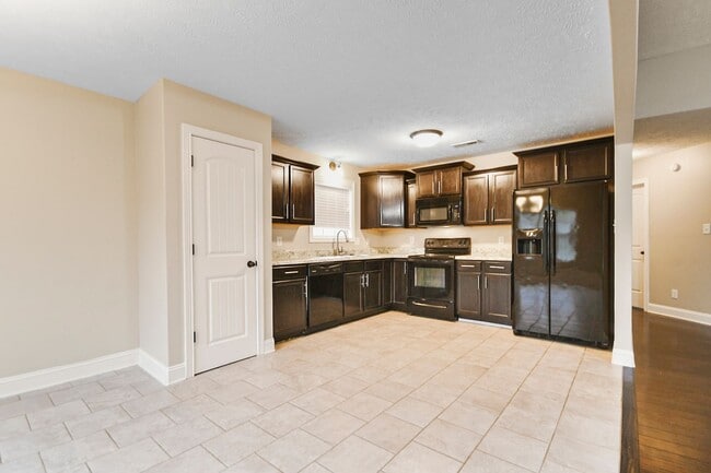 Photo - Pet Friendly Three Bedroom!